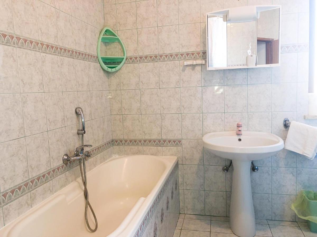 Apartments Damir 2838 Lopar Bilik gambar