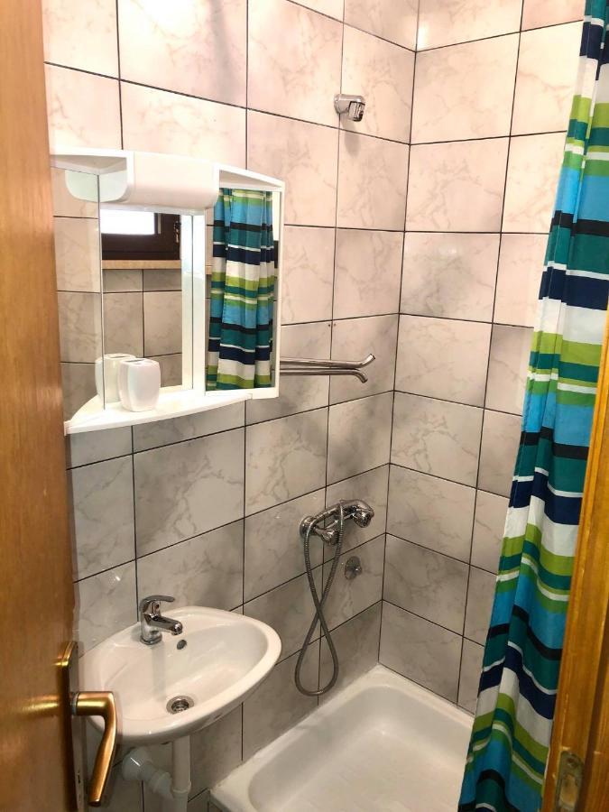 Apartments Damir 2838 Lopar Bilik gambar