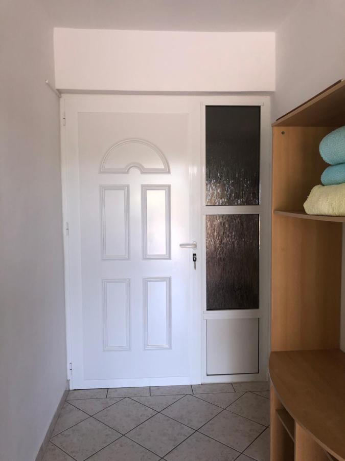 Apartments Damir 2838 Lopar Bilik gambar