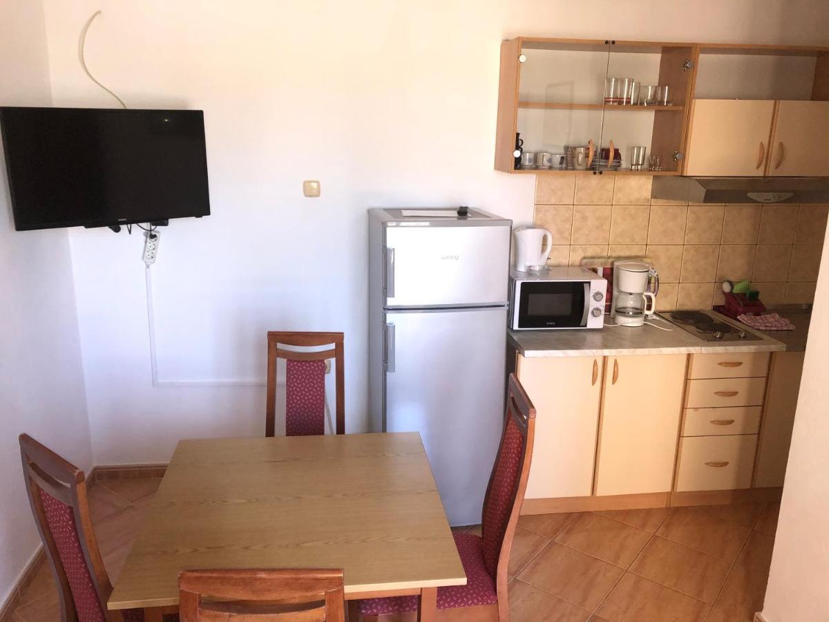 Apartments Damir 2838 Lopar Bilik gambar
