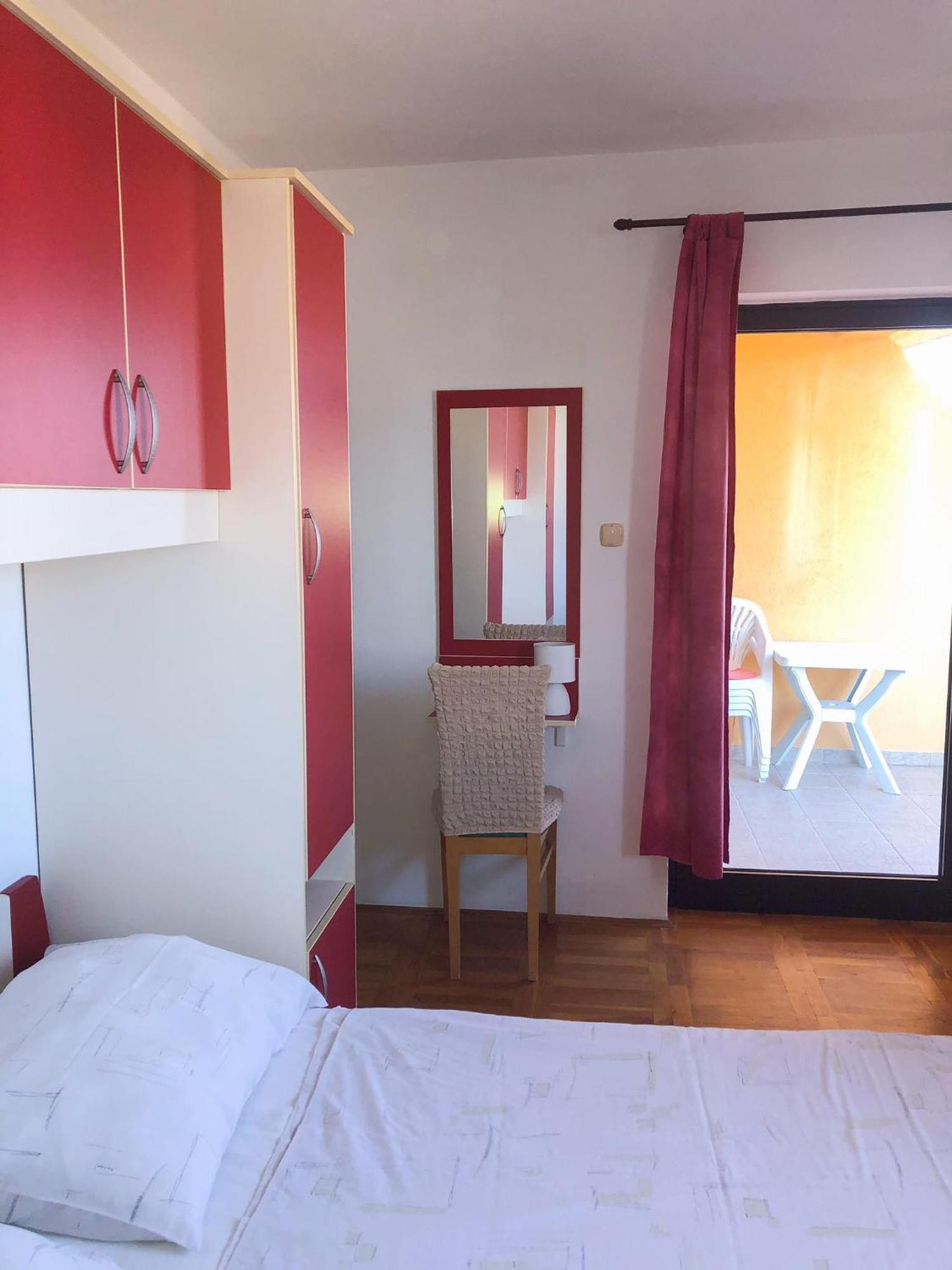 Apartments Damir 2838 Lopar Bilik gambar