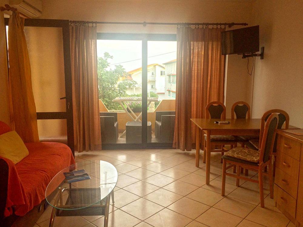 Apartments Damir 2838 Lopar Bilik gambar